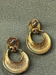 Ridged Goldtone Oval w Open Circle Doorknocker Post Earrings for Pierced Ears –