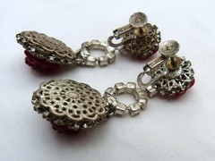 2 1/4″ VINTAGE SIGNED MIRIAM HASKELL CARVED RED GLASS RHINESTONES DROP EARRINGS