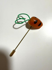 Carrot Hat Pin Luxulite Retro Vegetable Fakelite Reproduction Lucite 50s Easter