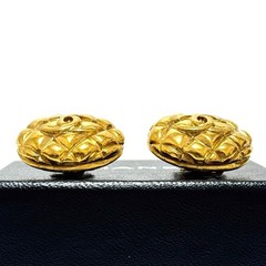 CHANEL 93A Round Earrings Coco Mark CC Logo Matelasse Gold Authentic JAPAN