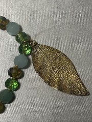 Cookie Lee Green Glass Bead & Gold Tone Leaf Necklace 14-18”