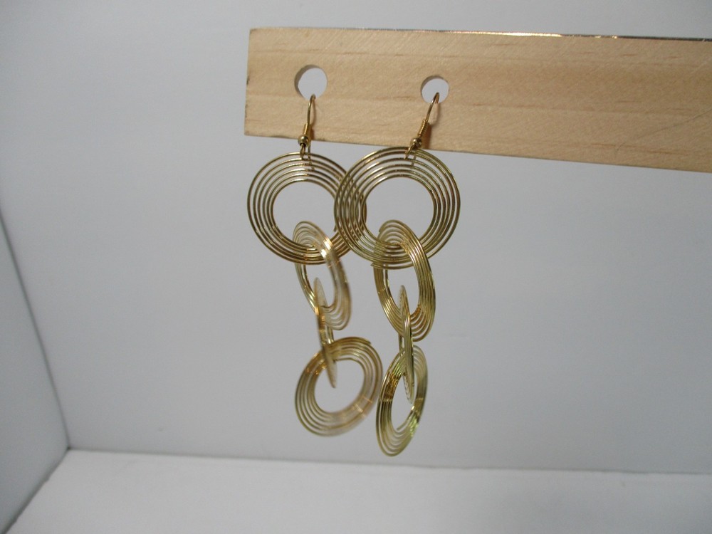 Dangle Earrings 3.5in Pierced Gold Tone Metal Lightweight Hook Egyptian Revival