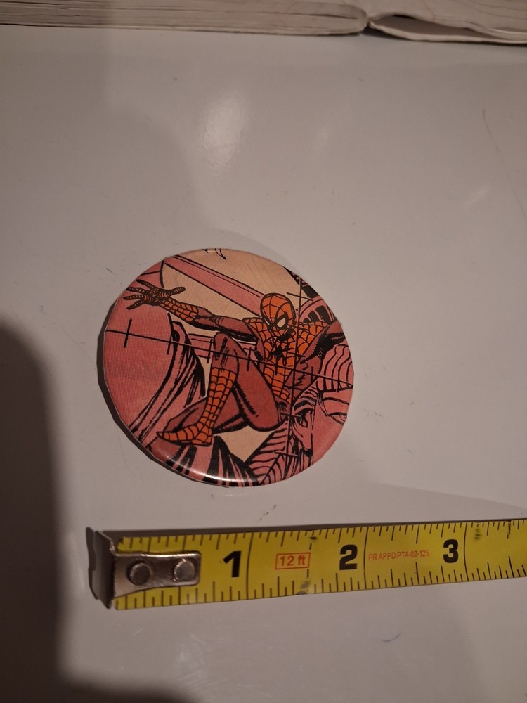 Vintage Spider-Man button/pin **80s/90s** ORIGINAL Marvel Spider Man