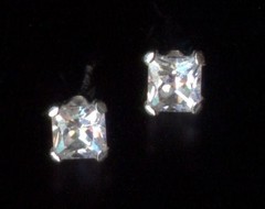 New 10K Solid White Gold 3mm Princess Cut Clear Crystal CZ Solitaire Earrings UZ