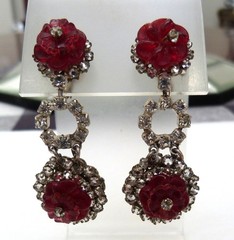 2 1/4″ VINTAGE SIGNED MIRIAM HASKELL CARVED RED GLASS RHINESTONES DROP EARRINGS