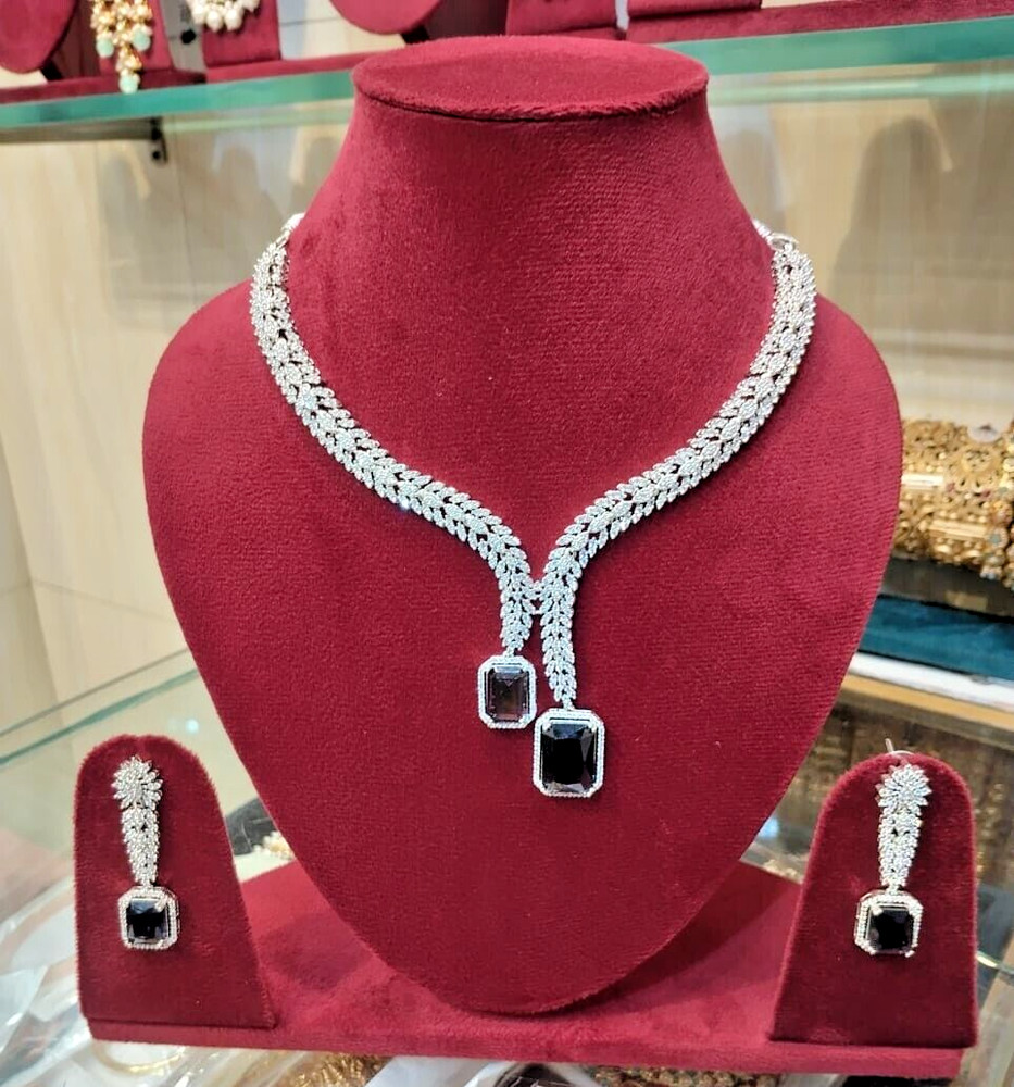 Elegant silver plated Emerald Embellished Demonte Tulip Drops Necklace Set