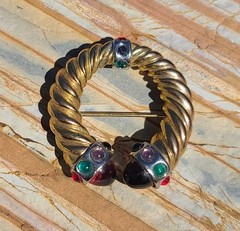 VTG Gripoix Glass Cabochon Brooch Pin 1980’s Gold Tone Chunky Horseshoe Design