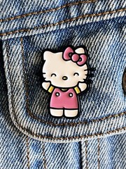 Cute Hello Kitty Enamel Pin – Excellent Condition