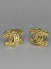 Authentic Vintage Chanel CC Logo Matelasse Quilted 24K GP Clip On Earrings 2433