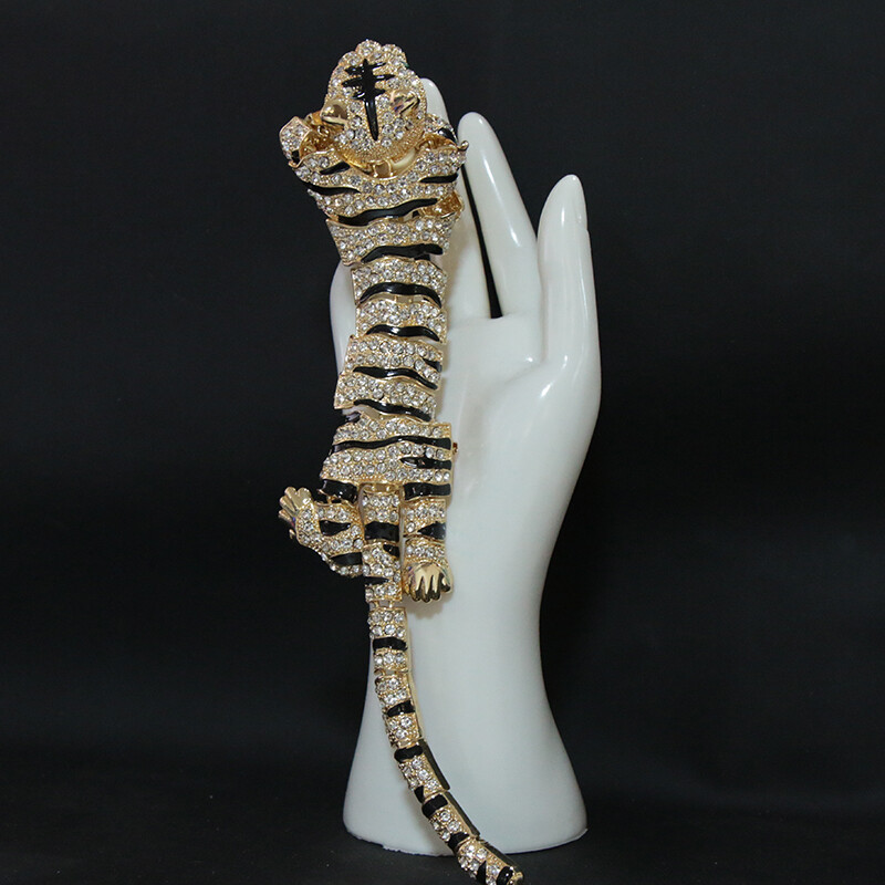 Oversized Exaggerated Tiger Brooch Hanging Collar Accessories Shawl Accessories