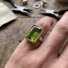 925 Sterling Silver Peridot Wedding Mother Statement Channel Set Ring Size 6.5
