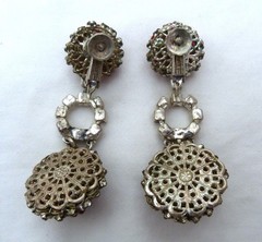 2 1/4″ VINTAGE SIGNED MIRIAM HASKELL CARVED RED GLASS RHINESTONES DROP EARRINGS