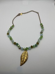 Cookie Lee Green Glass Bead & Gold Tone Leaf Necklace 14-18”