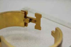 HERMES METAL ENAMEL CLIC-CLAC “H” BEIGE GOLD BANGLE