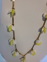 Necklace 29″ Long Yellow White Beads Clusters Gold Tone Links