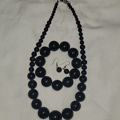 Source Unknown Black Beaded Necklace and Bracelet Set