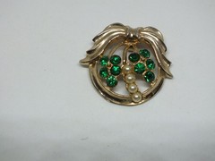 Beautiful Collectible Gold Tone Pendant Green Rhinestones Faux Pear1s 1.5″ NICE