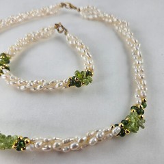 Freshwater Pearl Necklace 17in & Bracelet 7.75 with Green Peridot [8141]