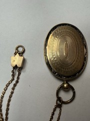 Gold Tone Metal Oval Locket Pendant Rope Chain Necklace Spring Ring Closure