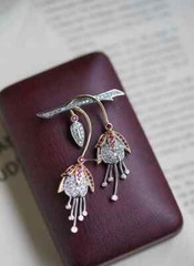 3.59CT Simulated Round Cut Ruby & CZ Elegant Three Flower Design Women’s Brooch