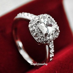 18k White Gold Plated Cubic Zirconia Women’s Wedding Bridal Engagement Ring R114