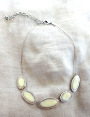 UNSIGNED BRUTALIST MODERNIST POURED GLASS OR RESIN SILVER NECKLACE WIRED GUC