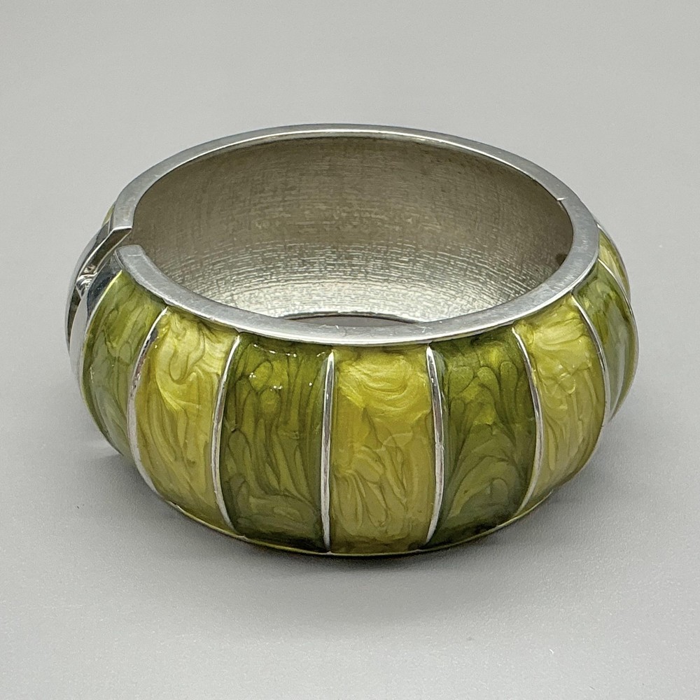 Bracelet Green Resin Wide Bangle Silver Tone Snap Hinged Womens Jewelry 7 Inch