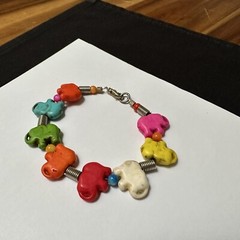 Colorful Beaded Elephant Bracelet 7 7/8 Inch Multi Color / Silver Tone