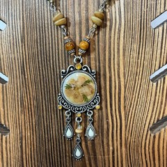 16in Pressed Flower Pendant Necklace Silver Tone Boho Style with Beads 16.71g