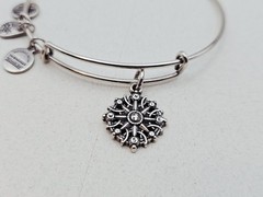 Alex & Ani ” Compass 🧭 Direction Silver Charm Bangle Bracelet ✨️