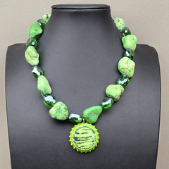 Necklace Stone Beaded Green Bottle Cap Pendant Silver Tone 17 Inch