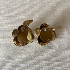 CHANEL Camellia Coco Mark Earrings White Gold Vintage Auth Beautiful 02P