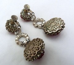 2 1/4″ VINTAGE SIGNED MIRIAM HASKELL CARVED RED GLASS RHINESTONES DROP EARRINGS