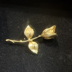 Gold Tone Rose Flower Brooch Pin with Leaves, Metal, Flowers & Plants, No Stone
