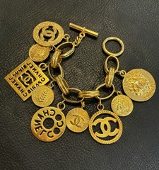 CHANEL Bracelet Bangle AUTH Coco Mark chain Logo Vintage Rare GOLD Icon 28 F/S