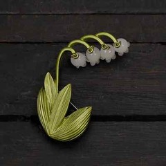 Exquisite Plant Flower Wreath Brooches Enamel Crystal Rhinestone Pins Gift