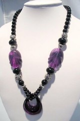 TERRIFIC PURPLE, BLACK & SILVER BEADED PENDANT NECKLACE NECKLACE