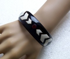Vintage bangle bracelet Art Deco style carved resin France 1NO US IMPORT FEES