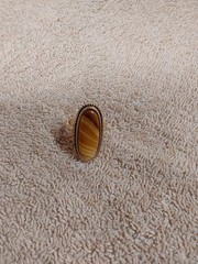 Vintage Avon 1970’s Gold Tone Oval Brown Marble Cocktail Ring, ADJ Size 6.5-7.5