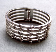 Vintage Hollywood Regency clamper bracelet 1980s NO USA IMPORT FEES