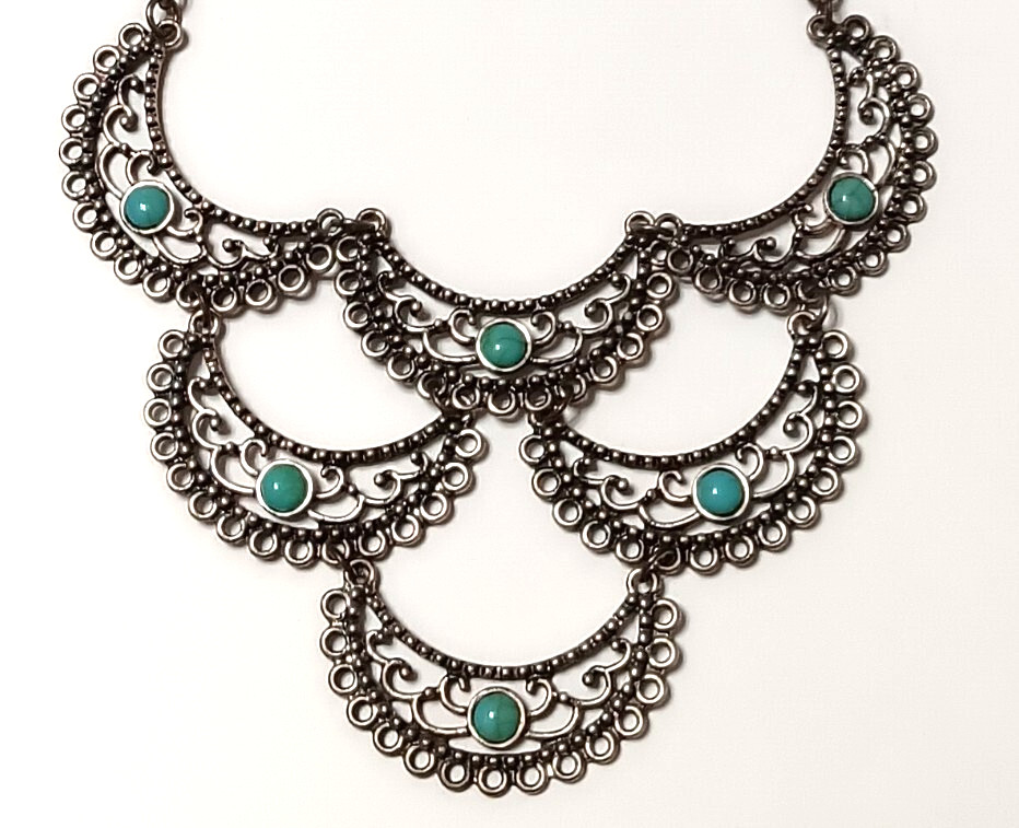 Necklace~Silver Tone Medallion Simulated Turquoise Scalloped Statement Piece D19