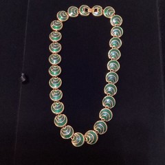 Vintage Style Emerald Green Enamel Scalloped Link Gold Tone Collar Necklace 17″
