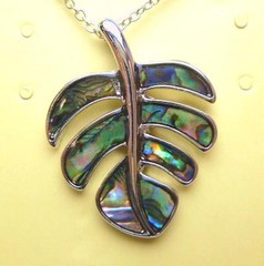 25.5mm NZ Paua Abalone Shells Hawaiian Monstera Brass Pendant 316L 18″ Chain
