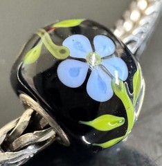 Trollbeads Sterling silver Black Base with Periwinkle blue flower