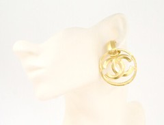 CHANEL Turnlock Turn lock Round Dangle Earrings Gold Tone 96P Auth w/Box #2355