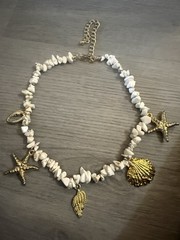 White Shell Chip Beaded Necklace Gold Tone Starfish Shell Charms Adjustable