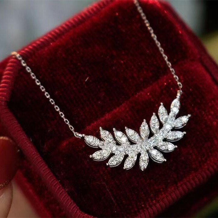 Silver Plating Geometric Leaf Shape 1.85 CT Simulated Stylish Love Gift Necklace