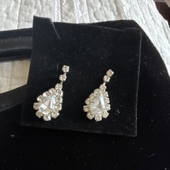 Silver Tone Clear Crystal Rhinestone Teardrop Dangle/Drop Earrings for Lobe