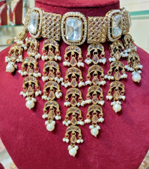 Elegant Premium Quality elegant Kundan Tulip Drops Necklace Set.