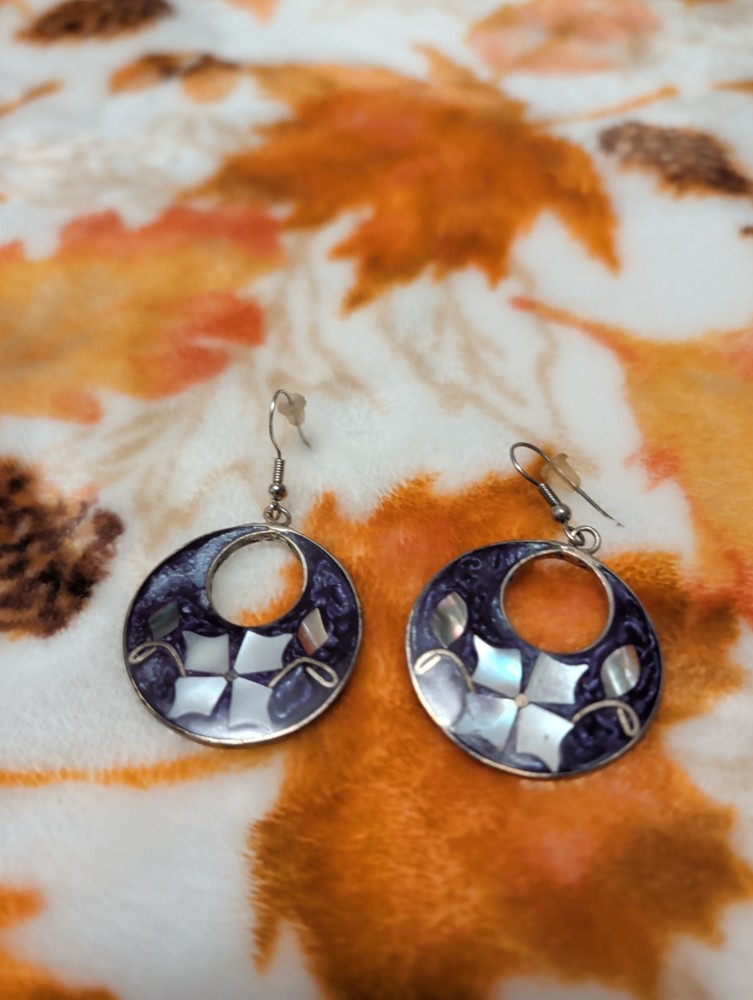 1.5″ Silver Toned Dangle Earrings